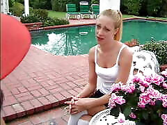 Coed teen likes it doggie style