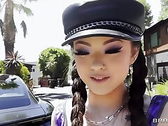 Lulu Chu, Elle Lee And Louise Louellen - Rival Streamer Coorner Content Brain