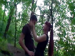 2 colas para recto en el bosque