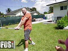 Mimi Monet Loves It When fuon nombar Decides To Bring Her Inside The House & Give Her A Proper Fuck - MOFOS