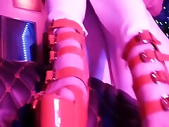 pani eva lateks biały winyl pvc fetysz femdom pani wysokie obcasy kurwa w usta niewolnik maska bdsm bogini