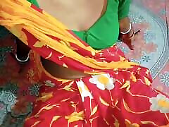 Desi village ka scoolagirl and old man wife ki sath me kiya romanc