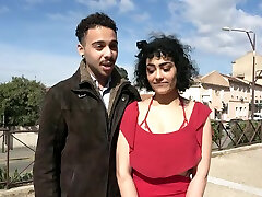 Azylis seals her relationship with J&M sauce!