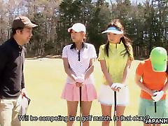 Asiático de golf tiene que ser rizado de una manera o de otra