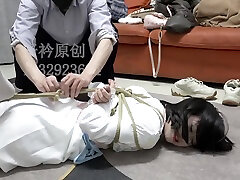 vidéo xxx folle chatouillant le plus récent spectacle