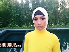 Hijab Girl Nina Grew Up Watching American teen 18 Movies And Is Obsessed With Becoming my old aunty Queen With Nina Nieves