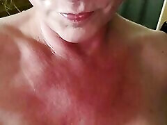 Naughty Amateur American Milf Fucks herself with Shampoo Bottle to Squirt