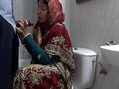 A Horny Turkish Muslim Wife Meets With A Black watch my girlfriend free downloads In Public Toilet 5 Min