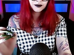 Green-metal long nails ASMR cut version