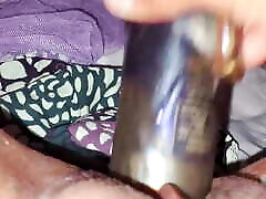 Finger orgasm alone, the girl was pissing