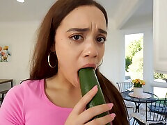HD POV video of good looking Willow Ryder sucking a dick