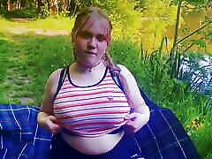 Cute bbw babe masturbates in public park