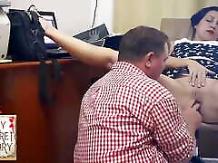 dominacja w biurze. szefowa pieprzy sekretarki do cipki i ust. sex oralny w biurze zbiór s3