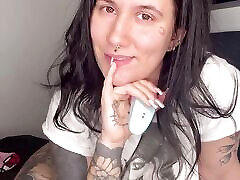 Vends-ta-culotte - French amateur girl tries her new sextoy on her sensitive clit