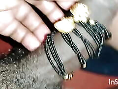 sorella-in-law scopata duro dopo aver legato mangalsutra a terra