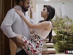 His friend arrives on a trip and seduces him ends badly.