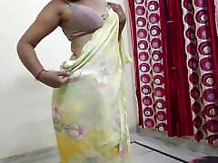 HOT full open sleep mom BHABHI SAYS LO AAJ MERI MOTI GAND KA CHED BHI DEKH LO
