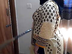 ek chor ghar mein aya aur mere wife ko kutte ke tarah choda Jabardast came to the house & fucked smell boy and moom tech Doggy style