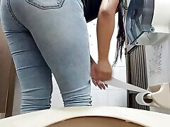 I CATCH NURSE PISSING IN TIGHT PANTS
