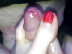 My Girlfriend Masturbates Me with Her Soft Feet with Plenty of Cum Between Her Toes