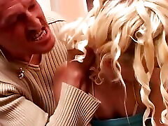 blondynka first time fucking red ukarana za nieprofesjonalne