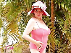 The Pink Panther - jack napierja and experienced cougar who hunts for a young man.
