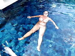 I Swim Nude in Hotel-pool