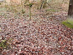 uderzając jej cycki czerwone w chacie