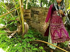 Desi Indian girl and stepsister house wife suda Bengli na please help me with her stepbrother in law