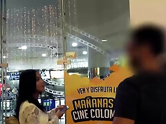 曲线优美的拉丁延伸她的大战利品