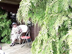 auntjudys - 66yo owłosione dojrzałe gilf pani claire ssie kutasa w ogrodzie pow
