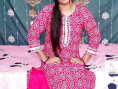 Desi Bhabhi ne Makan Malik ko Rent ke jagah Apne Chut ki Paani ka Milk Shake Pilayaa Makan malik bhabhi ka moot pee liya