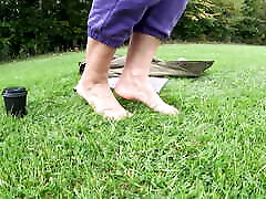 Girl in white barat cantik vs negro outdoor feet worship