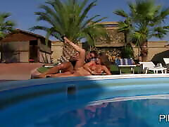 roberta gemma w basenie chce kogut