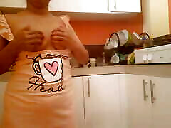 MY BIG ASS BUSTY STEPMOM IN THE KITCHEN MASTURBATING WITH HER FINGERS