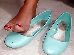 Worship my jav patr and my smelly flats while i ignore u
