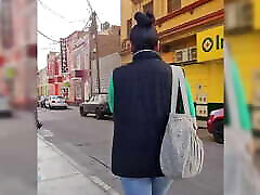 On the street, a stranger offers me sex; She with a mask. Do you swear to me that no one will see it?