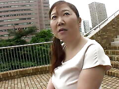 I want to have a one-chance encounter with a mature amateur woman who is a bitch. 6