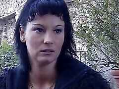 urocza blondynka nikki anderson stała się prawdziwą gwiazdą, gdy opowiedziała swoim przyjaciołom szczegóły swojego życia w kulcie