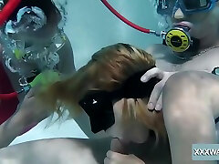 Minnie Manga In Threesome In The Pool Between And Eduard And Marcie