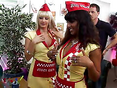 Gangbang with Victoria orgasmus hausfrau and Luna Luxx are MILFs with