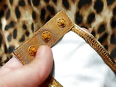 sexy brünette probiert strumpfhosen, haarige muschi, großen arsch, große titten an. amateur frau haarige muschi, große titten, große brustwarzen, großer arsch