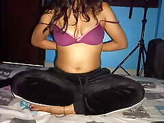 mem let let&039;s see Shreya Bhabhi seeing her brother-in-law looking at her cleavage.