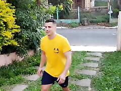 ho dato al cornuto & 039;s amico mentre stava falciando erba