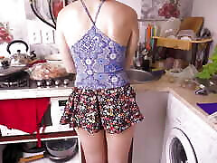Upskrt Voyeur Video Of Hot Stepsis Cooking