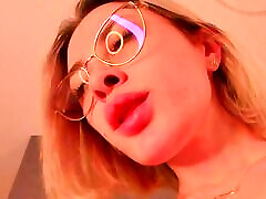 petite salope blonde strip-tease pour ta bite