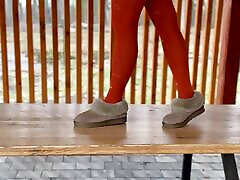 marcher dans le parc sans culotte