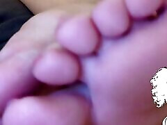 I love Daddys Cum dripping on My Soft Pretty Toes