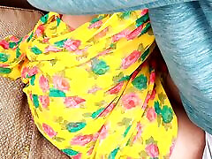 desi bhabhi called lei fidanzato con grande cazzo a casa e scopata difficile in giallo saree