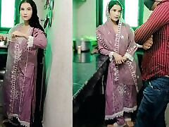 Eid ke din sebai dene ke bahane chachi ko pel diya